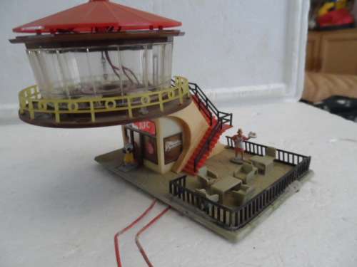 HO RESTAURANT OR LOOKOUT WITH WAITRESS AND KFC NOGAL DOWNSTAIRS