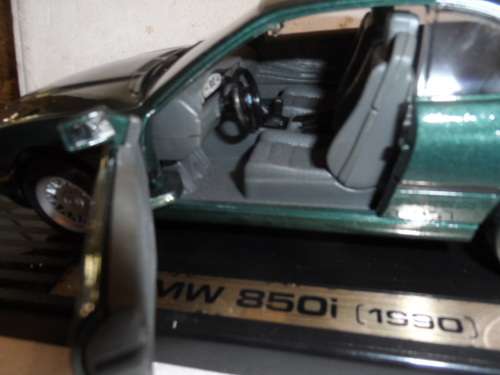 BMW 850i  1990-1/18 SCALE-BOXED
