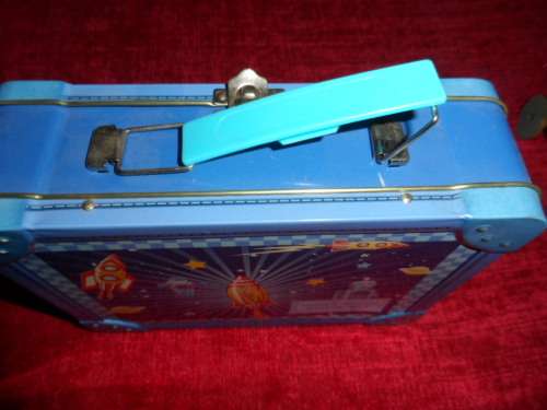 Very good condition tin lunchbox suitcase. 21 x 16 x 6cm No dents