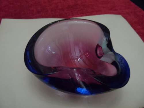 Stunning Murano ashtray Large and heavy  excellent condition.  widest part 18cm