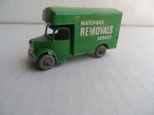 ORIGINAL MATCHBOX 17 BEDFORD REMOVALS-CRIMPED AXLES,