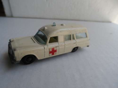 ORIGINAL MATCHBOX 3 MERCEDES AMBULANCE