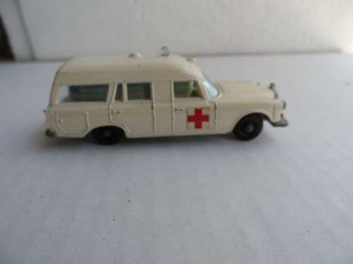 ORIGINAL MATCHBOX 3 MERCEDES AMBULANCE