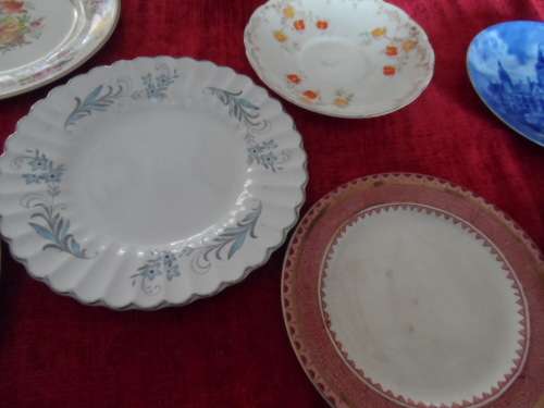 Lot of oddment wall plates and little plates
