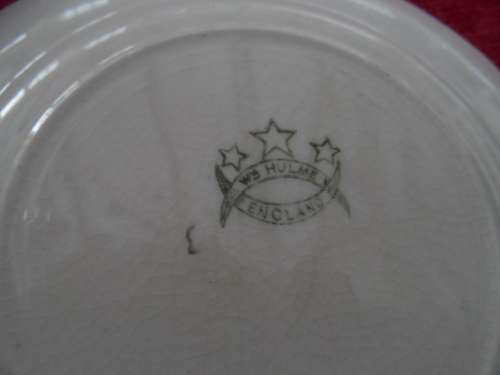 Lot of oddment wall plates and little plates