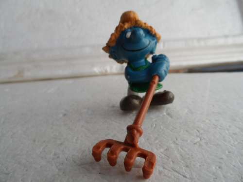 SMURF WITH RAKE  [S3]