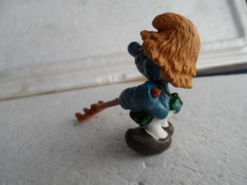 SMURF WITH RAKE  [S3]