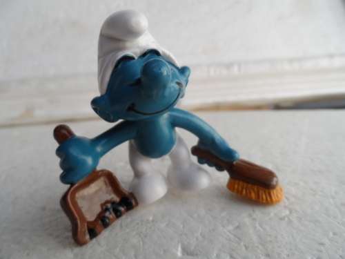 SMURF WITH BRUSH AND SCOOP  [S3]