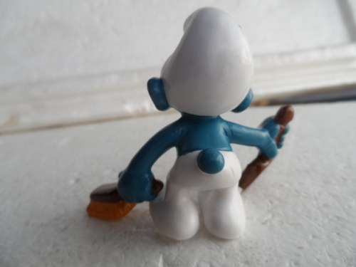SMURF WITH BRUSH AND SCOOP  [S3]