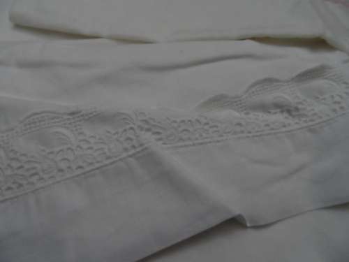 Beautiful vintage pure cotton flat sheets and pillow cases.