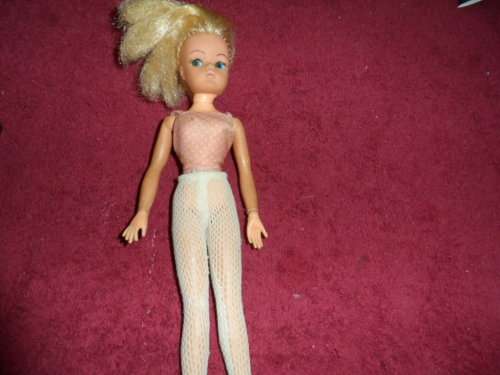 Beautiful Sindy doll made in Hong Kong  2 GEN 1077.  033055X