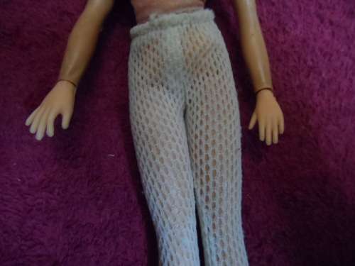 Beautiful Sindy doll made in Hong Kong  2 GEN 1077.  033055X
