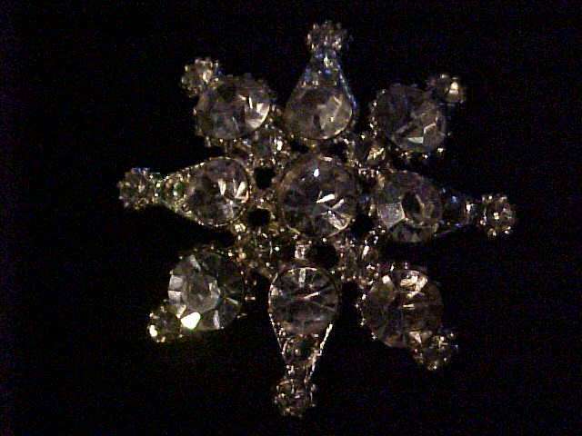 VINTAGE BROOCH