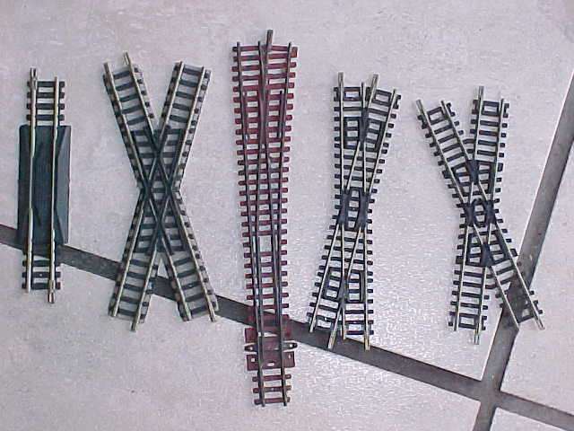 N GAUGE POINT, CROSSOVERS AND RERAILER