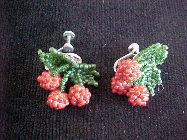 VINTAGE BERRY SCREW ON EARINGS