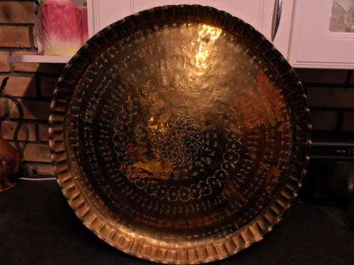 VERY LARGE OLD BRASS PLATE 23CM DIAMETER