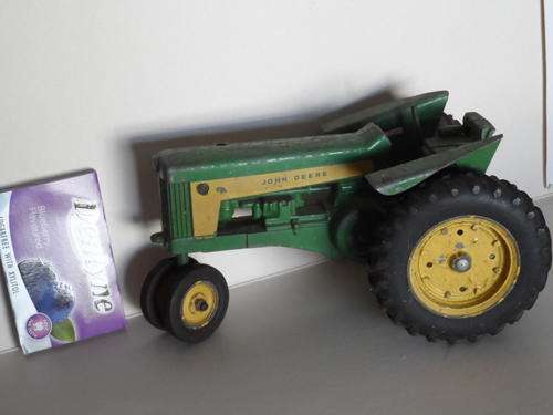 JOHN DEERE TRACTOR