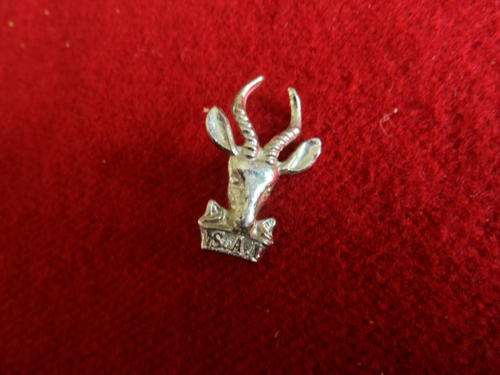 S.A.I. CAP BADGE 5CM LONG