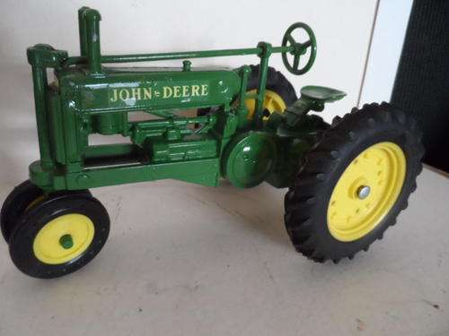 ERTL JOHN DEERE VINTAGE TRACTOR, DIECAST MODEL