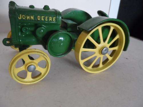 JOHN DEERE VINTAGE METAL WHEEL TRACTOR, HEAVY DIECAST MODEL