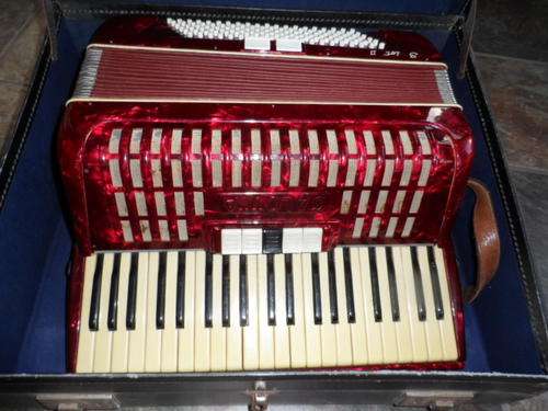 GALOTTA PIANO ACCORDIAN IN CASE VINTAGE