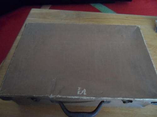 VERY OLD CARDBOARD SUITCASE WITH METAL CORNERS AND HANDLES27CM X 40CM X 11CM