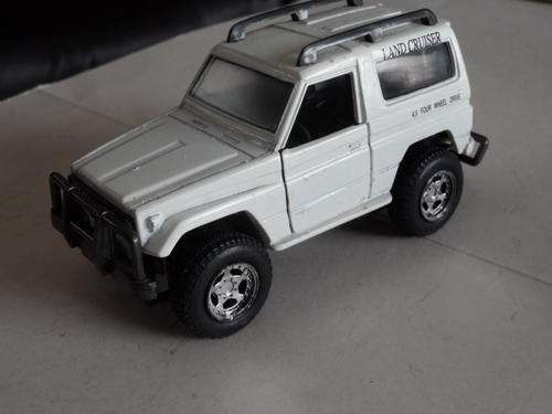 TOYOTA LANDCRUISER LX  1/32 SCALE DIECAST