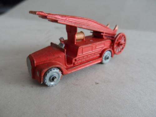 MATCH BOX 1-75 SERIES FIRE ENGINE     [BL]