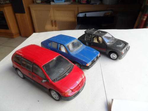 DODGE CARAVAN, PEUGEOT 205 TURBO AND ALFA 33,   1/24 DIECAST