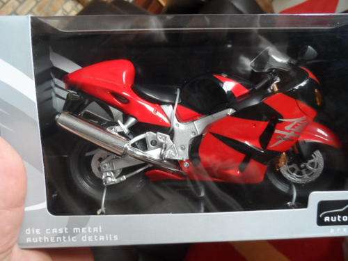 AUTOMAXX SUZUKI GSX 1300R,  1/12 SCALE