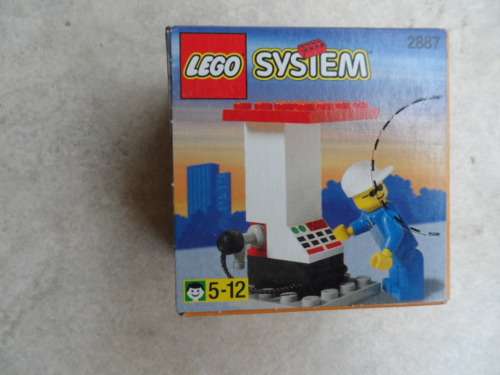 LEGO System 2887 Petrol Station Attendant and Pump , sealed
