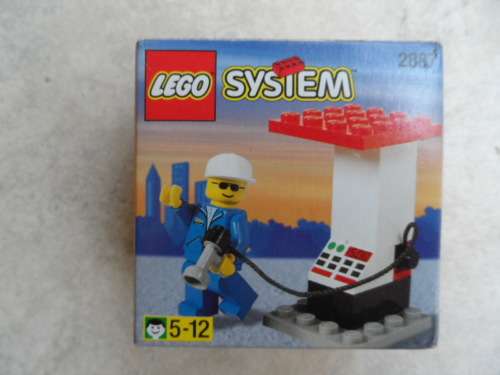LEGO System 2887 Petrol Station Attendant and Pump , sealed