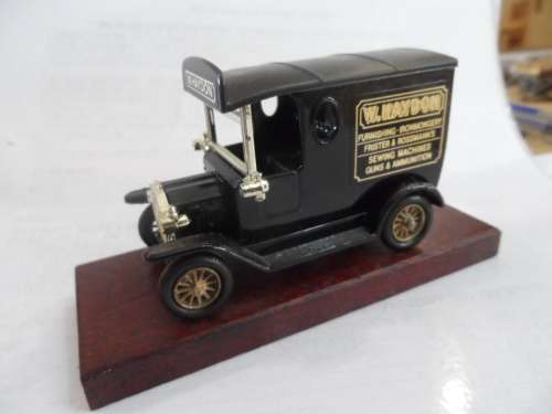 LLEDO CLOSED VAN `W, HAYDON` , ON WOODEN PLINTH [M4]