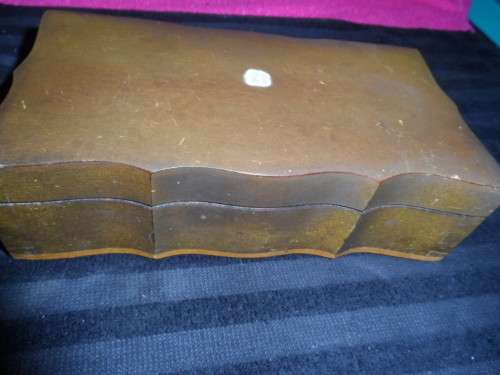 Lovely vintage wooden jewelry box 21cm x 11.5cm x 60cm