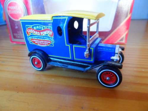 MATCHBOX Y22  1930 FORD  MODEL A VAN `BIRDS`  [M101