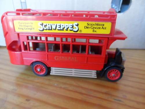 MATCHB0X MOY  Y2 1922 AEC OMNIBUS `SCHWEPPES`  [M6]