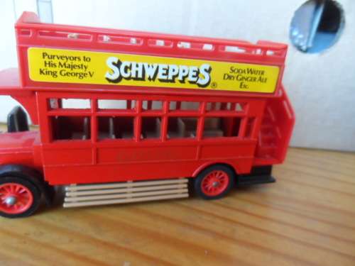MATCHB0X MOY  Y2 1922 AEC OMNIBUS `SCHWEPPES`  [M6]