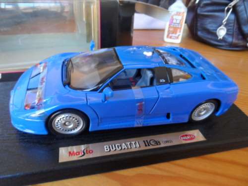 MAISTO BUGATTI EB 110  1/18  Scale