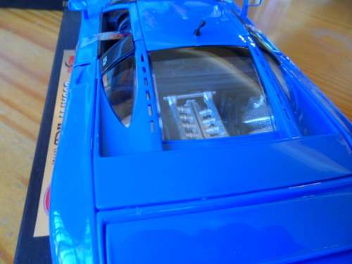 MAISTO BUGATTI EB 110  1/18  Scale