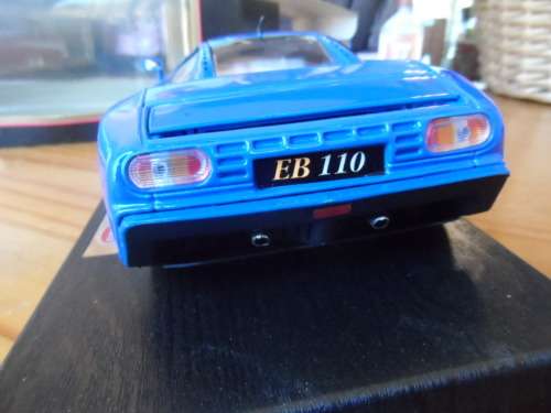 MAISTO BUGATTI EB 110  1/18  Scale