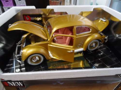 BBURAGO VW BEETLE GOLD 1,000,000 WITH SALMOM\N SEATS.  1/18 SCALE