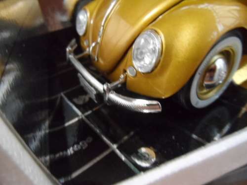 BBURAGO VW BEETLE GOLD 1,000,000 WITH SALMOM\N SEATS.  1/18 SCALE