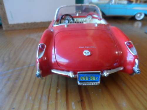 BBURAGO CORVETTE 1957  1/18 SCALE