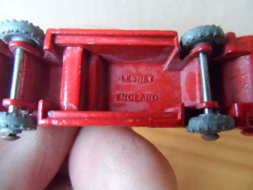 MATCHBOX NO 9 FIRE ENGINE. MW, GOLD GRILLE