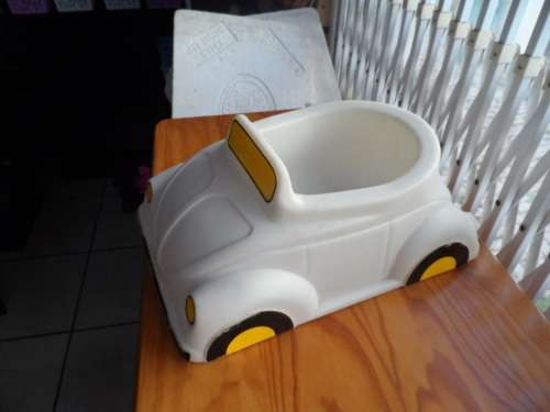 VW KIDDIES POTTY AND BEETLE TOILET ROLL HOLDER