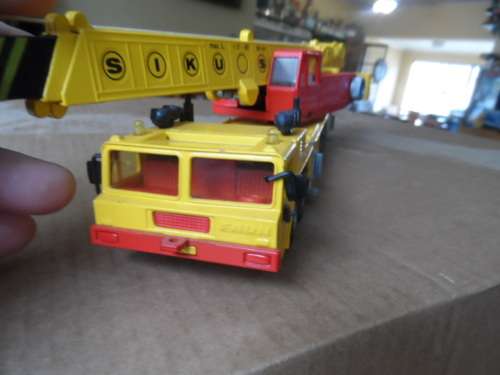 SIKU 4010 HYDRAUILIC  HEAVY LIFT CANE 1/55 SCALE  [M309]