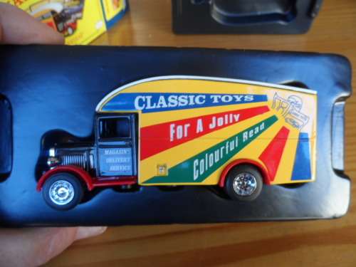 Matchbox Y31 1931 MORRIS COURIER VAN  boxed [ m74]