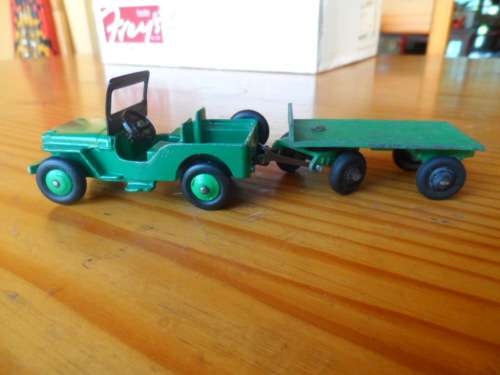 DINKY  UNIVERSAL JEEP AND TRAILER-GREEN . [M400]