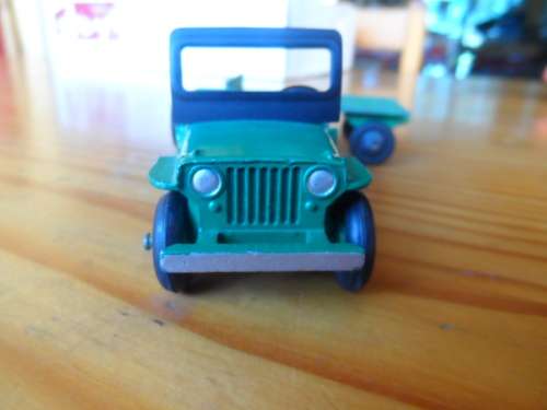 DINKY  UNIVERSAL JEEP AND TRAILER-GREEN . [M400]