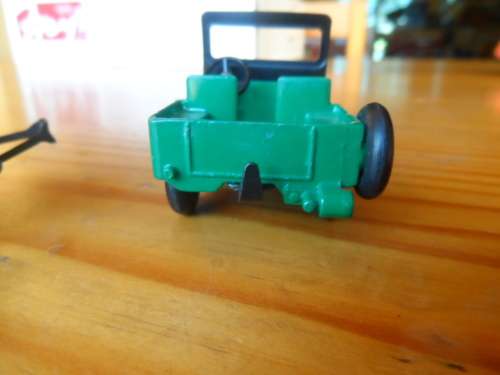 DINKY  UNIVERSAL JEEP AND TRAILER-GREEN . [M400]